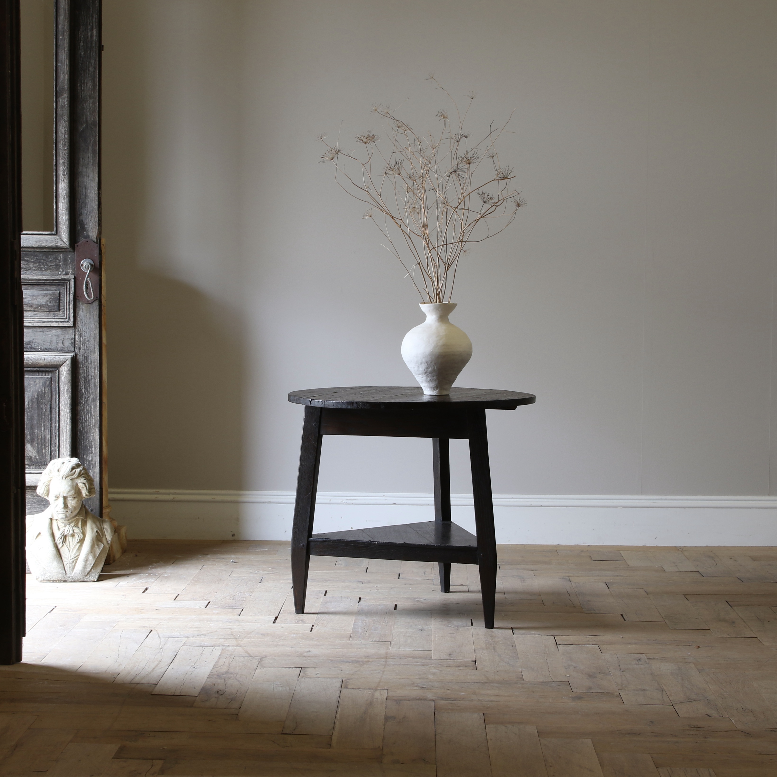 152-21 - Cricket Table